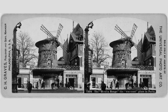 19世紀パリのキャバレー「ムーラン・ルージュ」の外観。シャンソンが育まれた場所を象徴する歴史的建物。